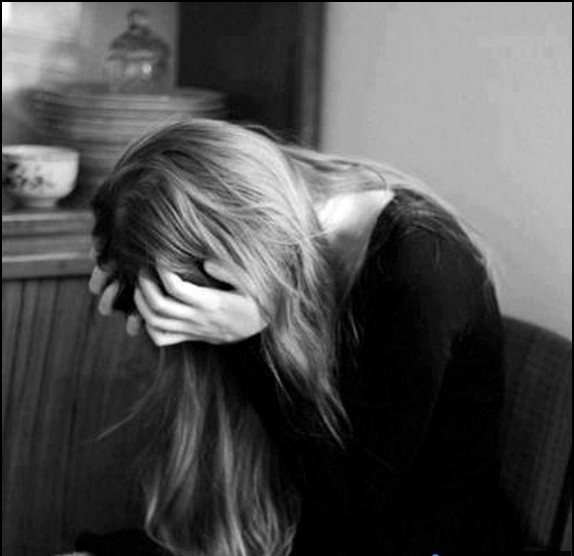 sad-alone-crying-girl-angry-black-and-white.jpg